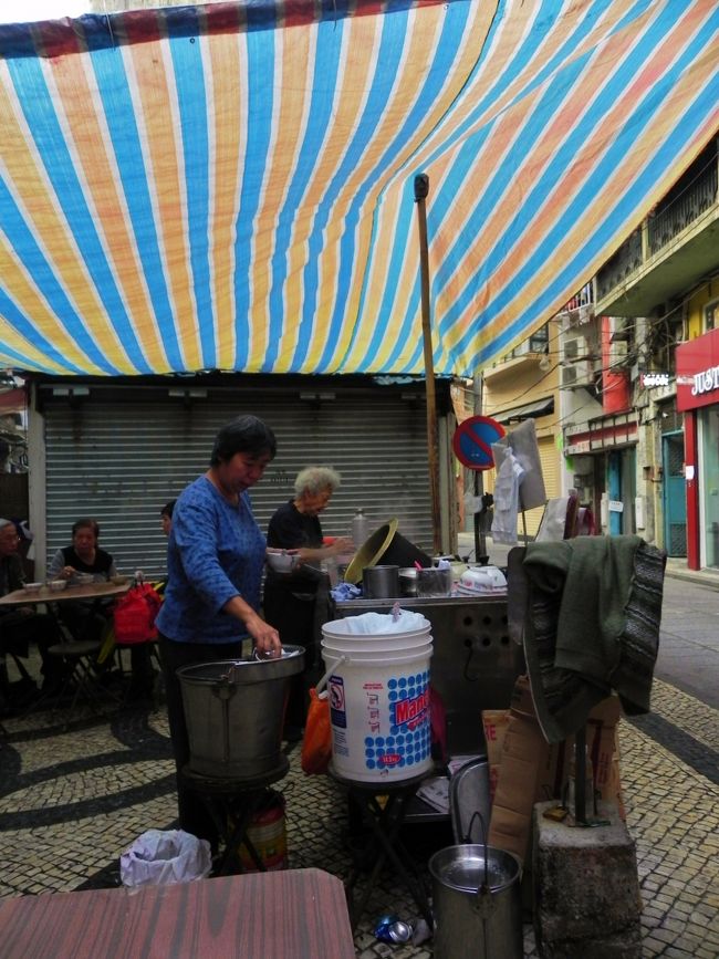 結局それを快く感じる自分がいる<br /><br /><br /><br />このおばぁが注文ごとに丸めてくれる湯丸や黒胡麻糊はこの世のものではないような？