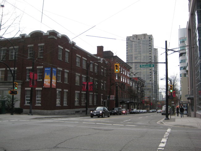 次はイエールタウンへ。<br /><br />倉庫街を再開発したトレンドスポット。<br />カフェやギャラリーなど、<br />おしゃれなお店が並んでいます。<br />