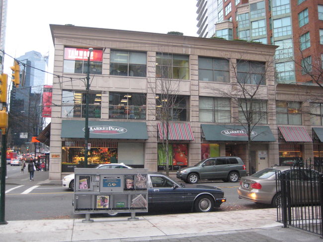 一旦荷物をホテルに置いて、<br />次はバラード通りの<br />★ＭＡＲＫＥＴ ＰＬＡＣＥ ＩＧＡ<br /><br />ここはお土産になりそうな品が多く、<br />そのうえ値段も安め！<br />結構たくさん買いました。<br /><br /><br />