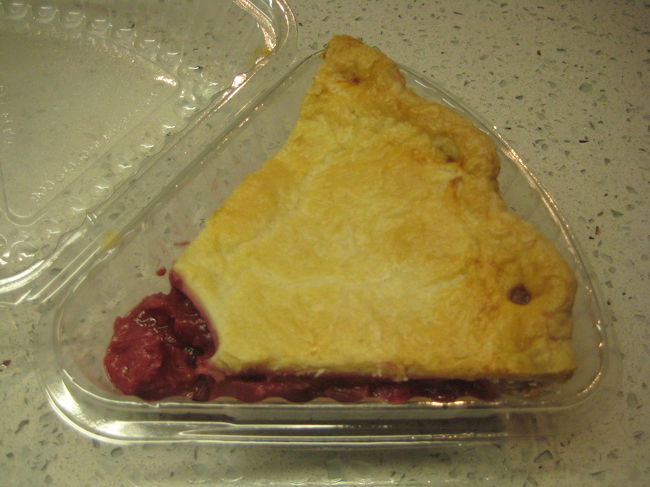 ＣＡＰＥＲＳで買った<br />ラズベリーパイ＄２．９９。<br /><br />とても食べきれず、<br />次の日の朝食と夜食になりました；