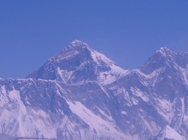 半分でUターンするので、かえりはばっちり見えた。<br />さすが世界のてっぺんサガルマータ。<br />何時間も待ったかいがあったと感激。<br />もやも全くないすばらしい天気だった。<br />
