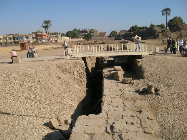 今はナイル川は遙かさきですが、ここは昔船着き場です。