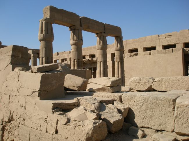 カルナック神殿。