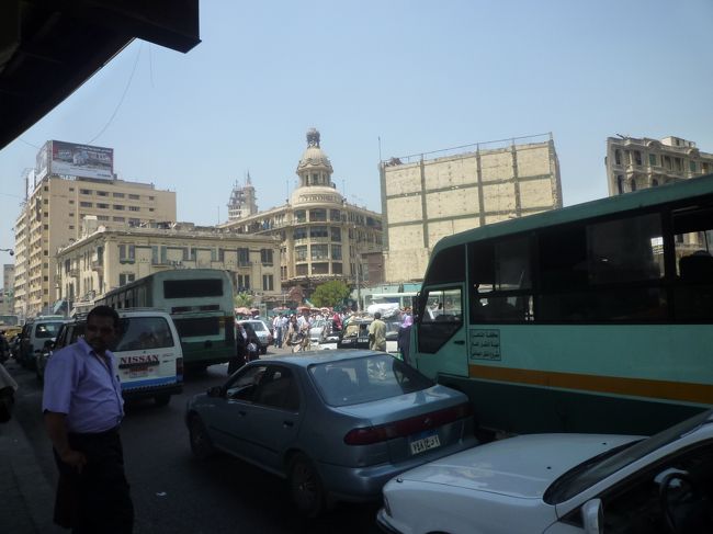 地下鉄でアタバ駅からサダート駅まで乗って、ＫＦＣによって、午後の２時にはホテルに帰ってシャワーを浴びました。<br />ペプシ１?　セブンアップ３５０ｃｃ　水１．５?を飲みました。<br /><br />２０１０年８月１６日　晴れ　クソ暑