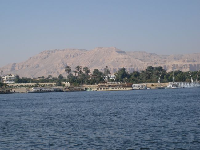 ナイル川の向こうに王家の谷が・・