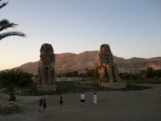 メムノンの巨像