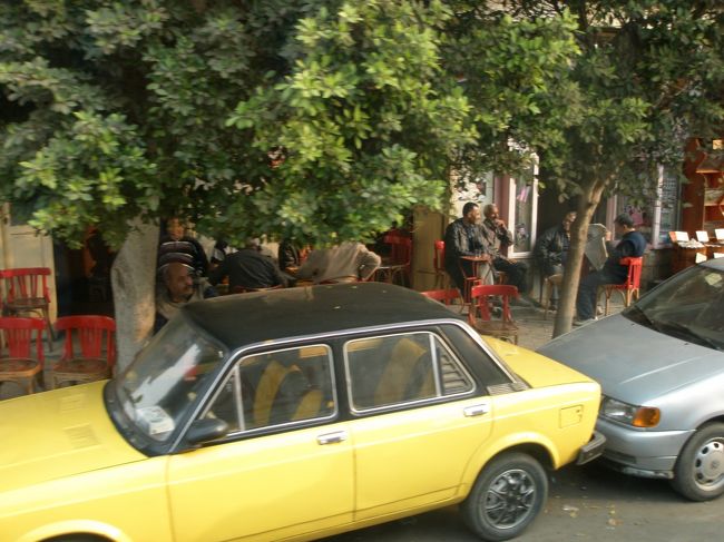 車はこの調子で４車線の所、６車線から７車線となって走っている。多少衝突しても気にしない