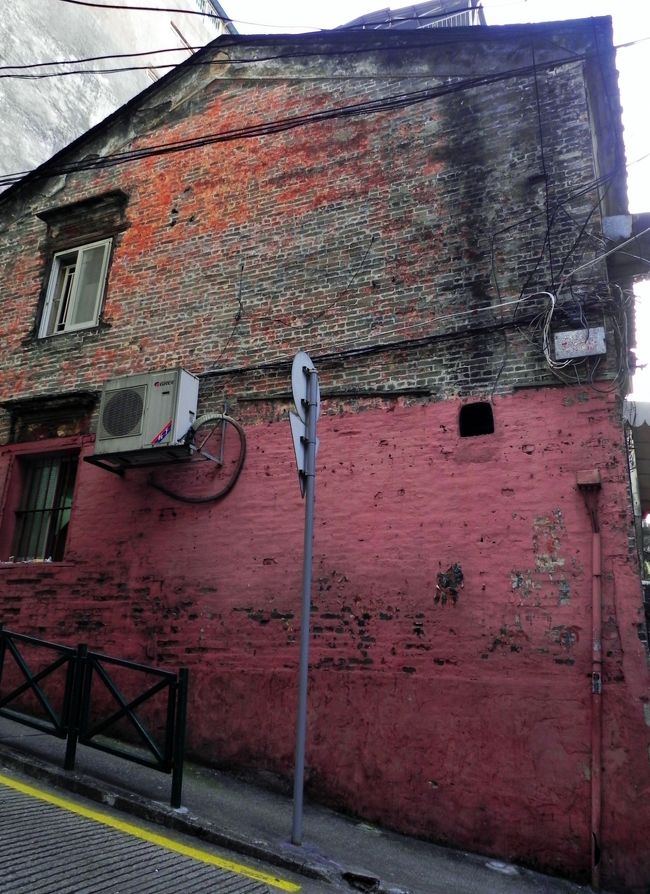 ね、<br /><br /><br />眼を細めてちょっと遠くから見たらよくわかるかも？<br /><br /><br />２階渦巻いてますねぇ、はいっていけそうなぐらい