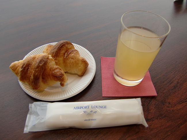 クロワッサンとりんごジュースを頂きました。