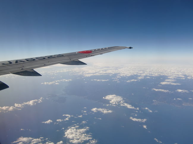 紀伊半島最南端・串本<br /><br />この辺りから洋上飛行に移り暫く陸地が見えなくなります。<br /><br />普段は御前崎付近で洋上飛行に移ることが多いので普段より陸地の風景が楽しめました。