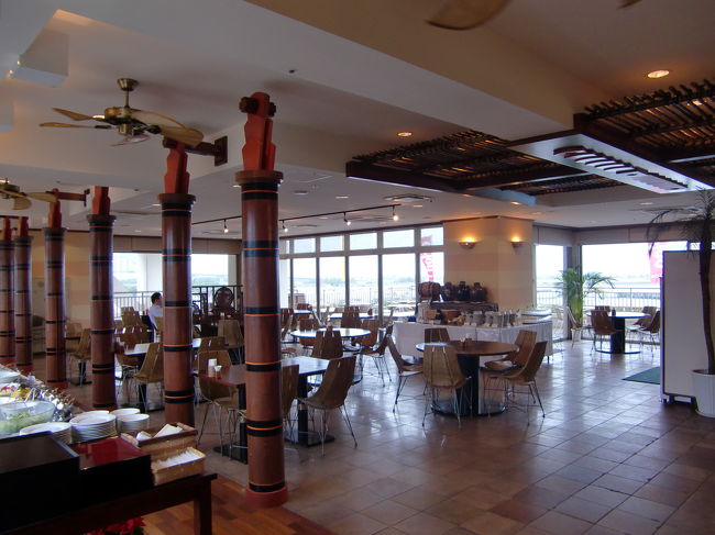 こちらのレストランで朝食。