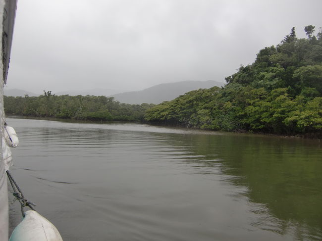 船は上流へと遡ります。<br /><br />