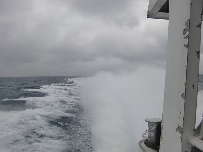 水しぶきを上げて爆走<br /><br />行きに乗った船よりも更に激しい爆走っぷりに萌え萌えしてしまいました(笑)