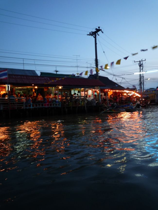 丁度いい時間になったので<br />蛍船へ