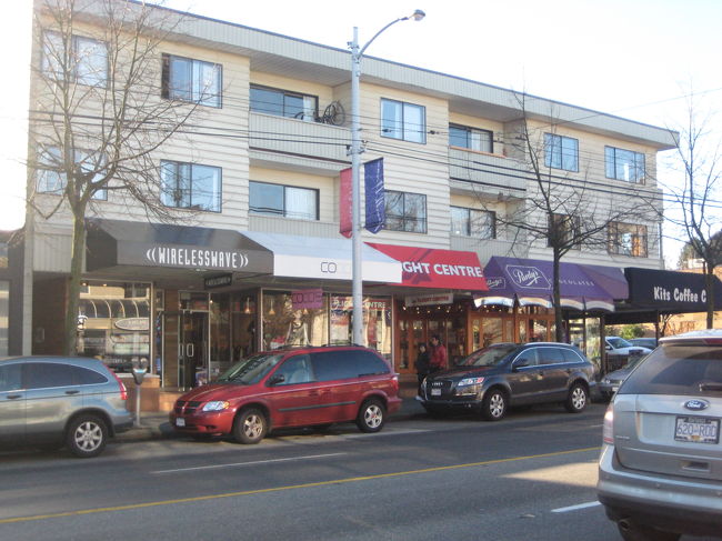 十分に景色を満喫したら、バスに乗って<br />次の目的地キツラノへ。<br /><br />レストランやカフェ、洋服、雑貨、<br />化粧品などなど様々なお店が並ぶキツラノは、<br />バンクーバーの流行発信地だとか。