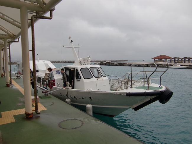 竹富港に到着<br /><br />石垣からは僅か10分の船旅です。