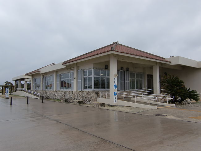 1時間少々竹富島を散策しレンタサイクル屋の車で港に送ってもらいました。