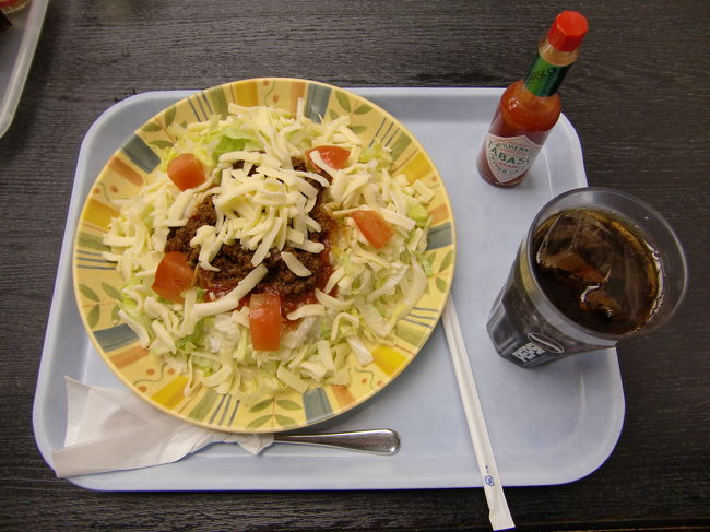 タコライスを注文<br /><br />タコライスには味噌汁かコーラがサービスで付きコーラをチョイス。