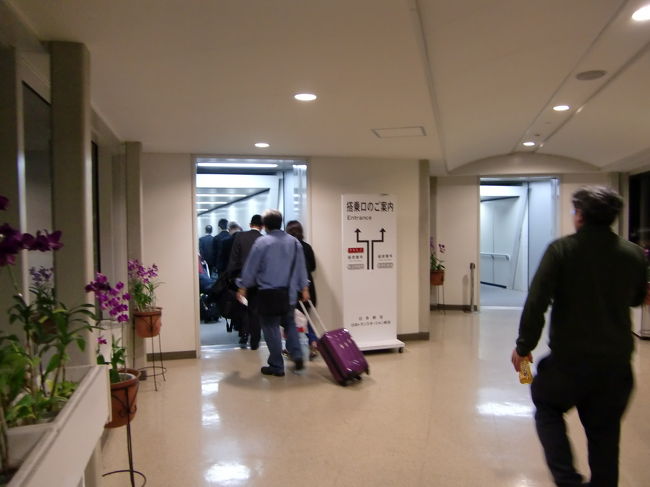 運命の分かれ道、クラスJ利用なので左側へ。