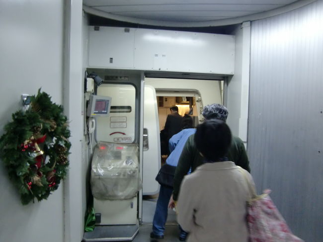 シップサイドにて<br /><br />12月なのでクリスマスのリースが飾ってありました。