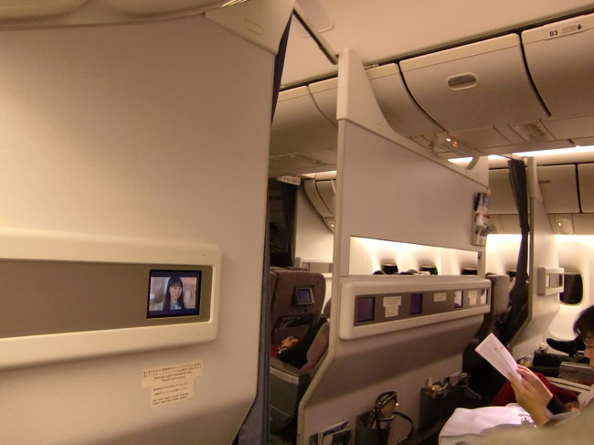 自席からの機内の様子。