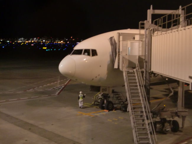 羽田空港へは21:05に滑走路34Lに着陸、18番スポットに21:08に到着しました。