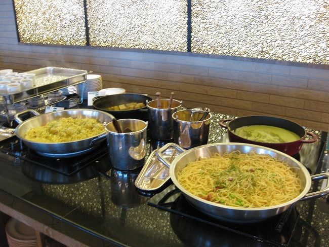 パエリアにパスタまであります。