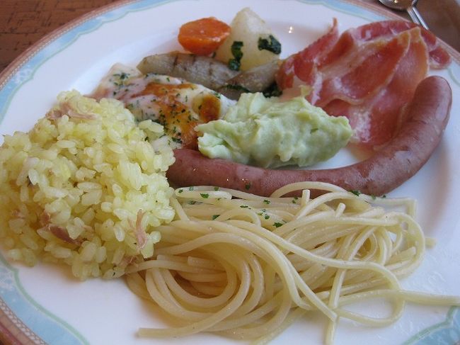 いつもながらモリモリのお皿となりました。<br /><br />クチコミ日本一の朝食、う〜ん明日は違うところで食べようっと。<br />家族連れにはかなり満足する内容だと思いますが。。。<br />