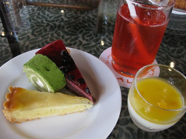 食べ放題のスイーツは、このような感じ。<br />うんうん、タダですから。<br />