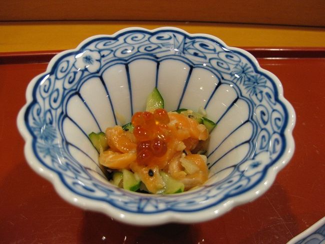 大将を目の前にカウンターで頂くお寿司は最高。<br />