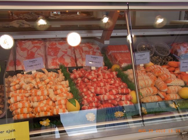 足早に駅へと急ぎながらも屋台の写真を撮ってみた。<br />1時間に1本の電車に乗るために急いでいたんだけど、考えてみればまだ午前中なんだからもっとゆっくりオステンドの街を歩いてみてもよかったんだぁ。屋台のシーフードとビールを買って、北海を眺めながら食べるもよし。<br />海沿いのレストランで優雅にランチなんてのもよかったかも♪