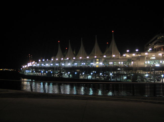 ライトアップが始まっているかと思ったら、<br />まだやっていませんでした；<br /><br />ここで友人とはお別れ/~~~<br />まだ時間があるので、私はもう少し夜景鑑賞を。<br /><br />