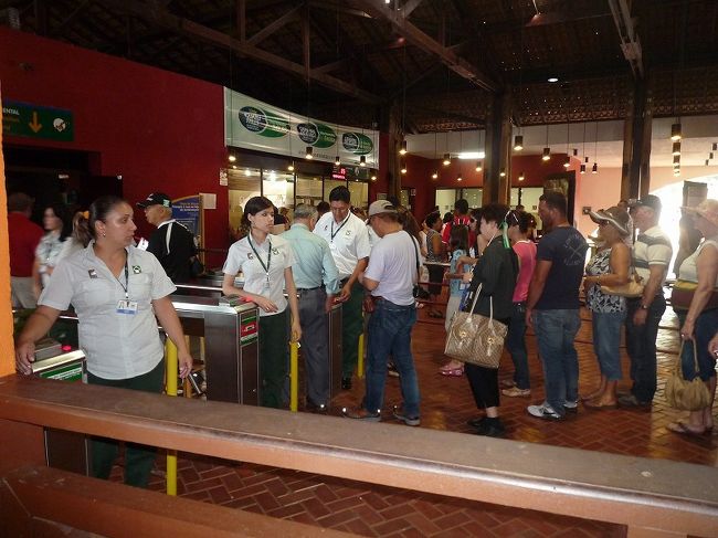 イグアス国立公園入り口、入園ゲート。