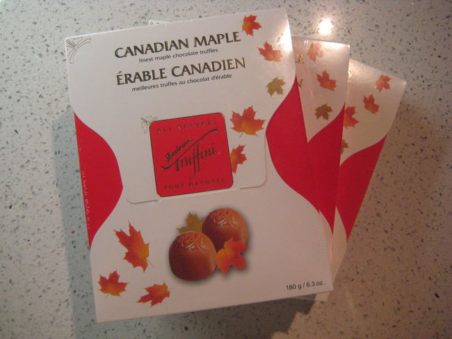 Ｌｏｎｄｏｎ Ｄｒｕｇｓで買ったもの。<br /><br />Ｂｒｏｃｋｍａｎｎ'ｓ Ｔｒｕｆｆｉｎｉ<br />ＣＡＮＡＤＩＡＮ ＭＡＰＬＥ<br />特価で＄５．９９。<br /><br />パッケージがカナダらしくて綺麗☆<br />お土産にちょうど良いと思い購入。<br /><br />１つ味見してみましたが、<br />それほどメープル味がせず、<br />普通に美味しいチョコレートでした；