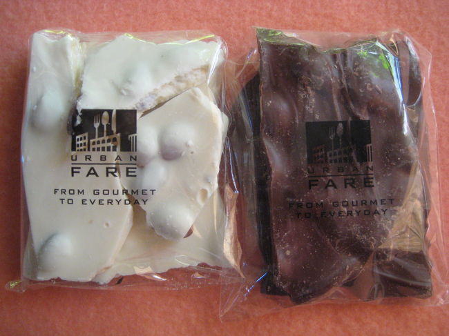 アーモンドチョコレート各＄２．４５。