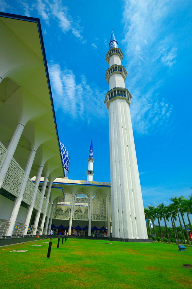 ミナレット。これが確か世界一の高さ・・と解説してくれました。