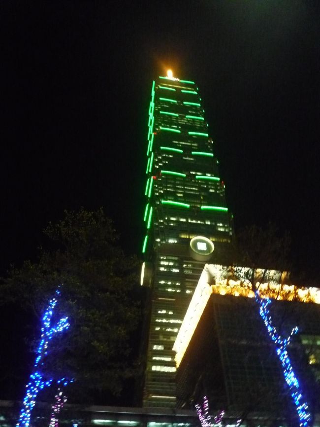 真下から。<br /><br />大きい〜。