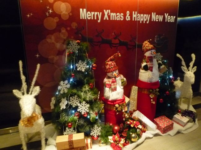 上にもクリスマス。