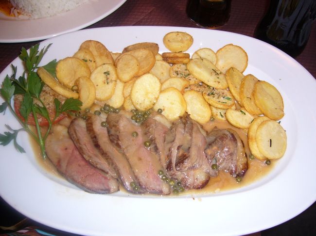 私はミートソテー。<br />何のお肉か忘れました。