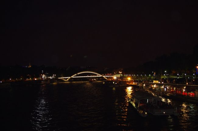 夜のセーヌ川。
