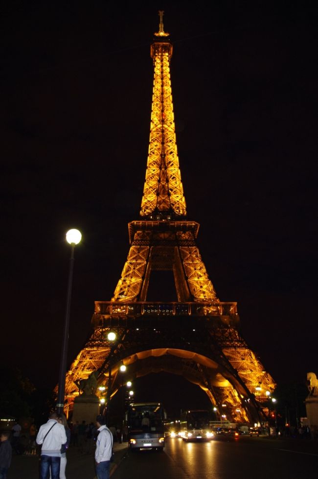 エッフェル塔が近づいてきました。