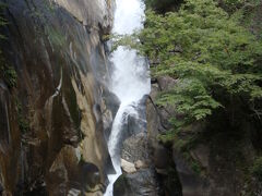 仙娥滝。マイナスイオンいっぱいです。