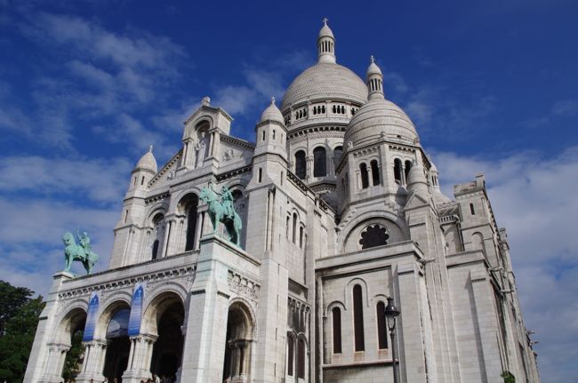 そういえば白の建物って、<br />意外と少ないかもね。