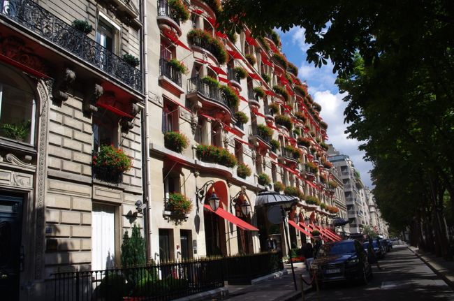 クルーズ前に、とりあえずトイレへ行きたくて、<br />近くのホテルへ。