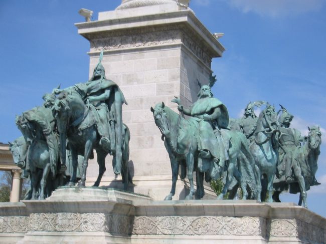 大きな立派なモニュメントです。