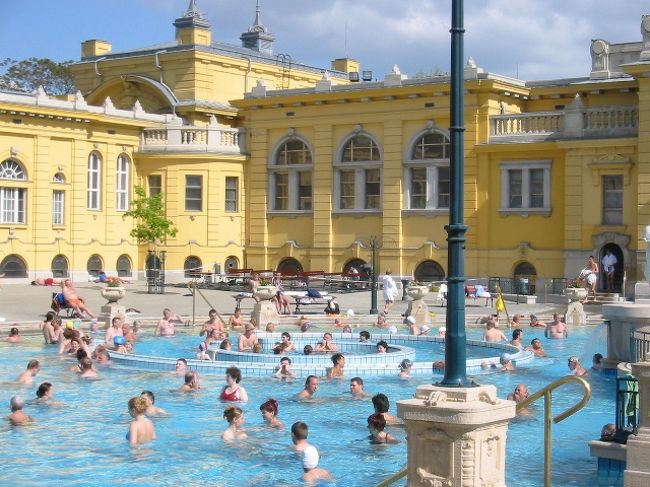 嘘！！！<br />これが温泉！！！<br />信じられません。<br />プール？<br />驚きです。<br />いよいよ入浴です。