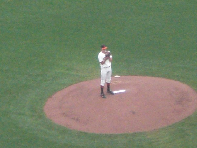 こんな位置から投げる。<br />これが彼のセットポジション。