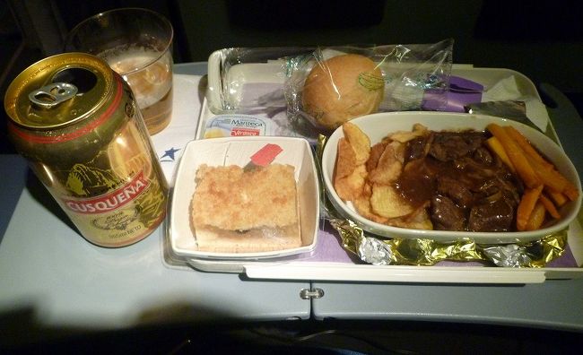ブエノスアイレス空港→リマ空港、ラン航空LA-2428便機内。機内食、ビーフ。