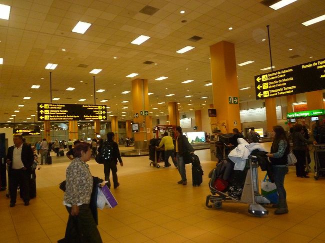 リマ空港ビル内