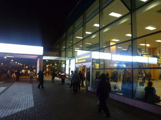 リマ空港ビル玄関前